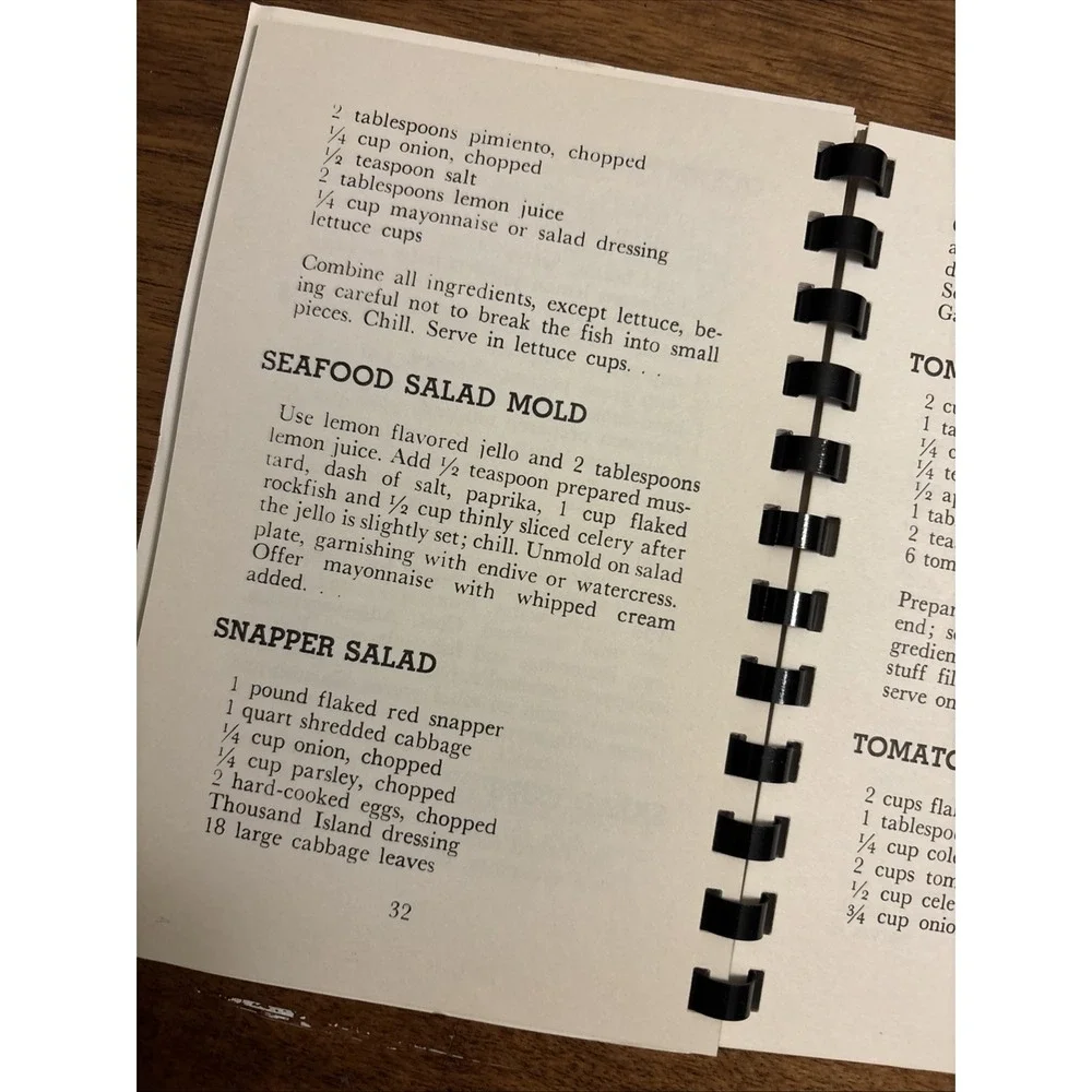 RECIPES FROM THE PACIFIC COAST   CLAM DISHES AND ROCK FISHES ‎ SOFT COVER BOOK
